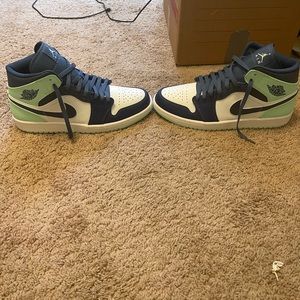 Jordan 1 Mid Blue Mystic Mint